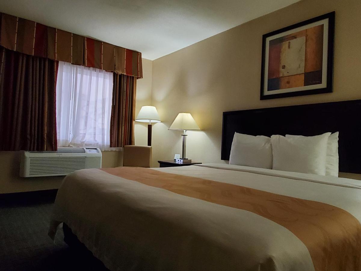 Quality Inn & Suites Anaheim At The Park Exterior foto